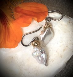 SR7-1D Antiqued Silver & Freshwater Pearl Earrings