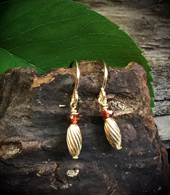 SR7-6 Gold Twist and Garnet Earrings - Click Image to Close
